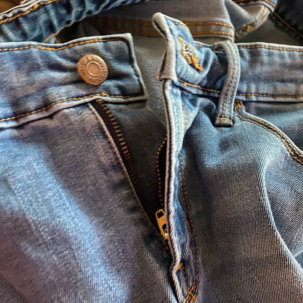 Old Navy Women's Boot Cut Jeans in Blue/Willow. Medium Rise. - Picture 3 of 9